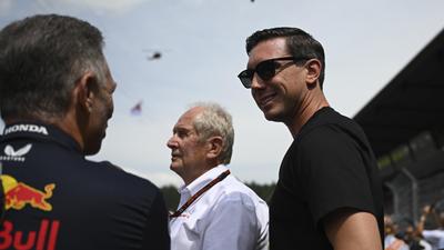 Mark Mateschitz (rechts) mit den Formel-1-Bossen Christian Horner und Helmut Marko