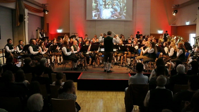 Mit der Fanfare "Exuberate" eröffnete die Trachtenmusikkapelle Trautmannsdorf das Frühlingskonzert.