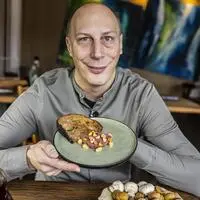 Andreas Katona ist der Mundschenk-Wirt im Weingut Georgium am Längsee 