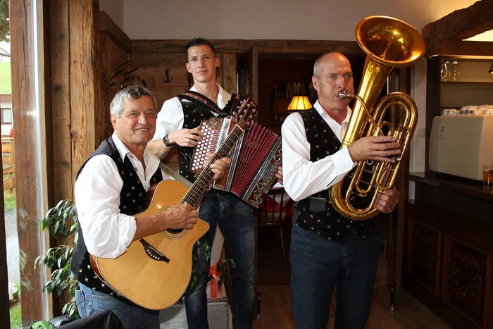 "Die Obergurktaler Volksmusikanten" mit Dietmar und Arno Schuss und Hans Kofler sorgten für Stimmung.
