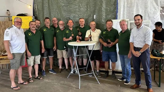 Der Pfeifenclub Stadtbergen feierte sein 40-jähriges Bestehen mit einem großen Frühschoppen. 