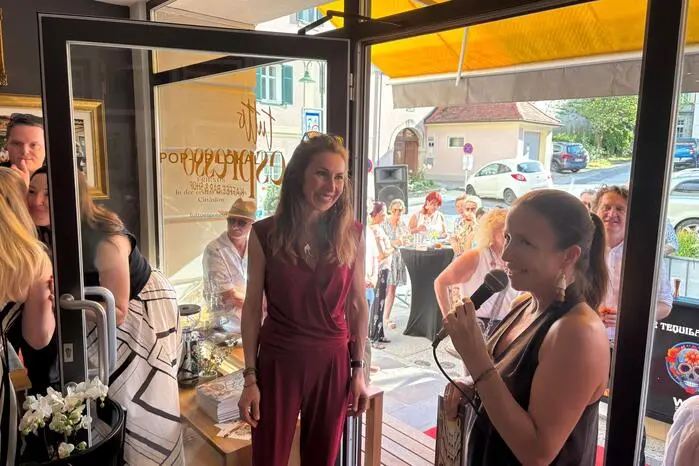 „Ich glaube so ein Gastro-Gen hat man entweder oder man hat es nicht“, so Regina Bergmann im gut besuchten neuen Café, das ursprünglich mal für Schildbach angedacht war. Jetzt ist man jedoch glücklich in Hartberg und will mit „tutto espresso“ alles ausdrücken, was das Leben schön macht.