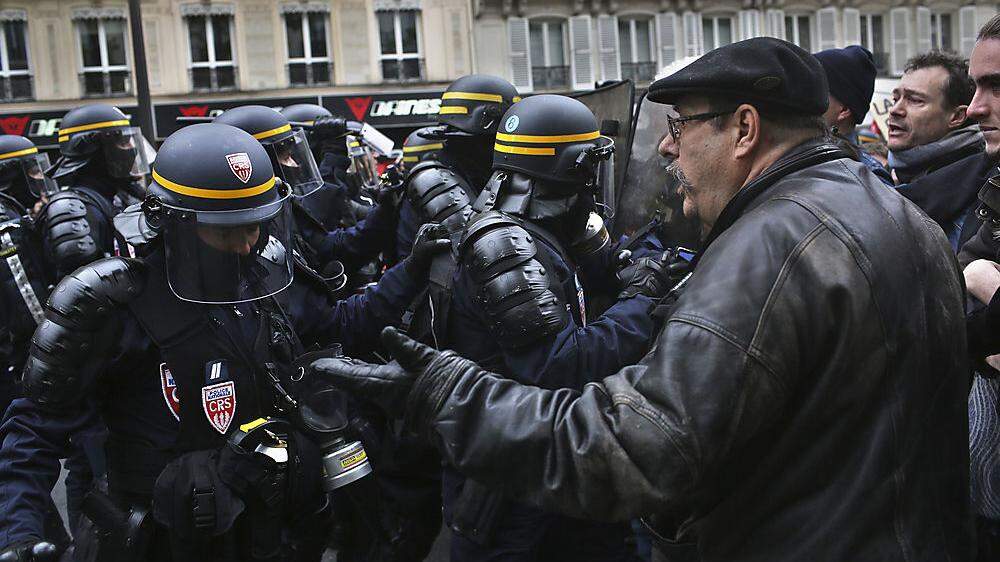 Macron ist noch nicht einmal im Amt und schon machen die Gewerkschaften in Paris gegen ihn mobil
