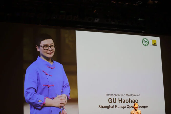 GU Haohao ist die Intendantin und Gallionsfigur der Shanghai Kunqu Opera Troupe.