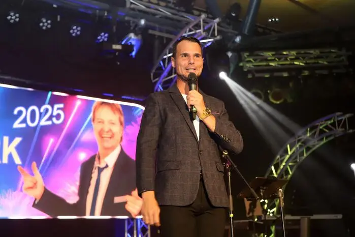 Durch das „Musik Feuerwerk“ führte Moderator Daniel „Düsi“ Düsenflitz