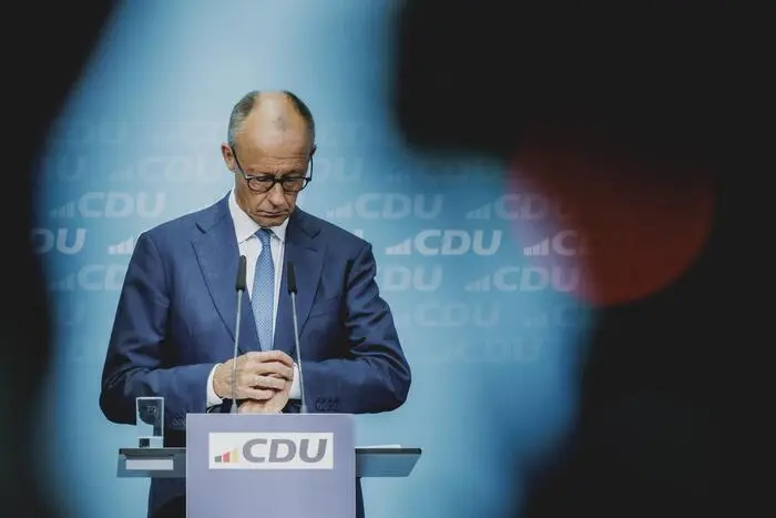 Merz trat kurz nach Wahlschluss vor die Kameras