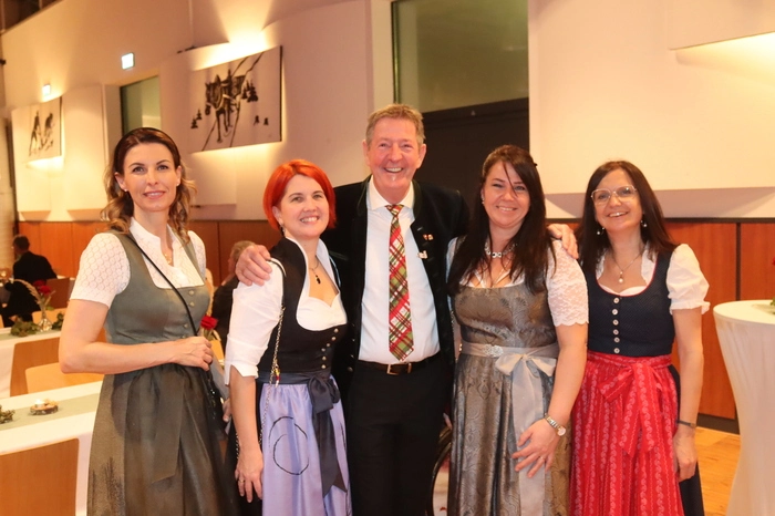 Bürgermeister Josef „Mex“ Müller fühlte sich am Bauernball sichtlich wohl.
