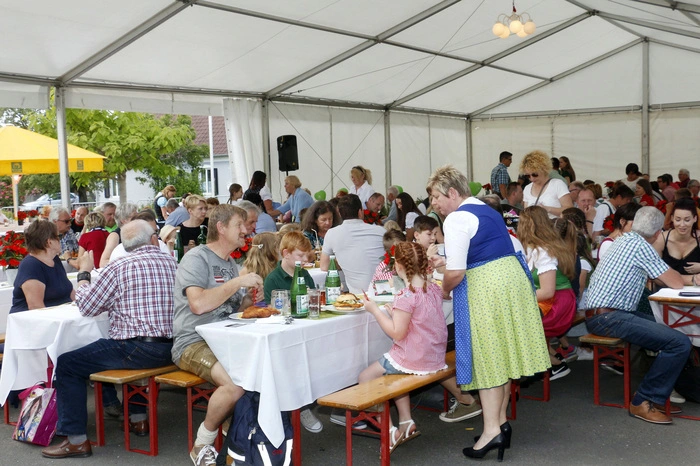 ...das Herzerlfest im großen Format eines traditionellen Familienfestes.