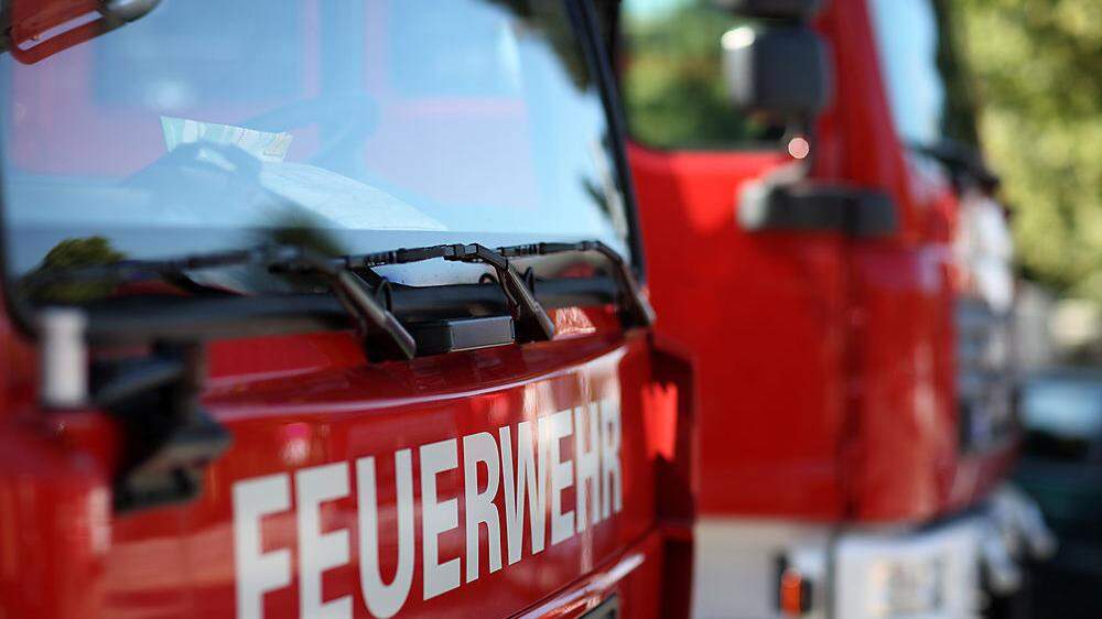 Blitzeis lies die Freiwillige Feuerwehr Pinggau ausrücken