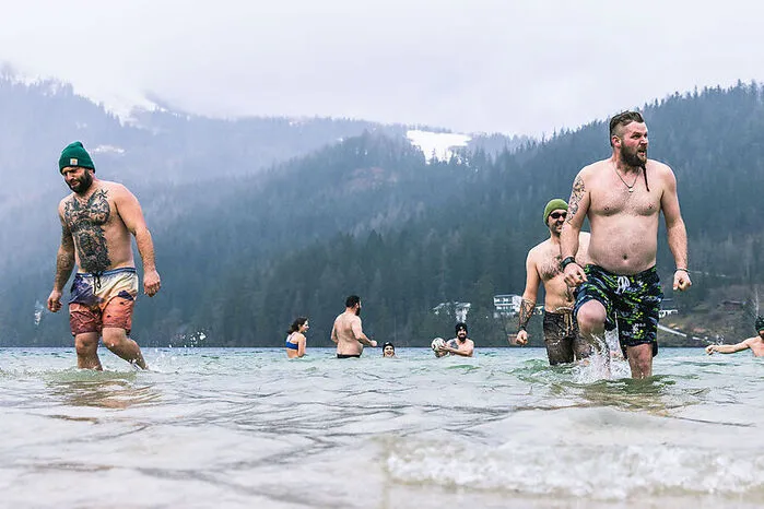 4 Grad Wassertemperatur,  6 Grad Lufttemperatur. Perfekte Bedingungen für eine Abkühlung