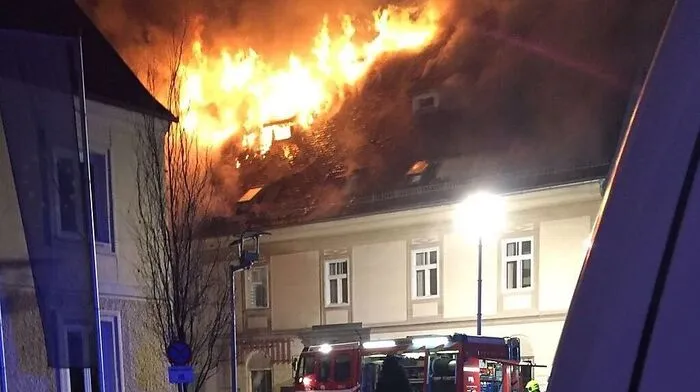 Der Dachstuhl des Wohnhauses stand in Vollbrand
