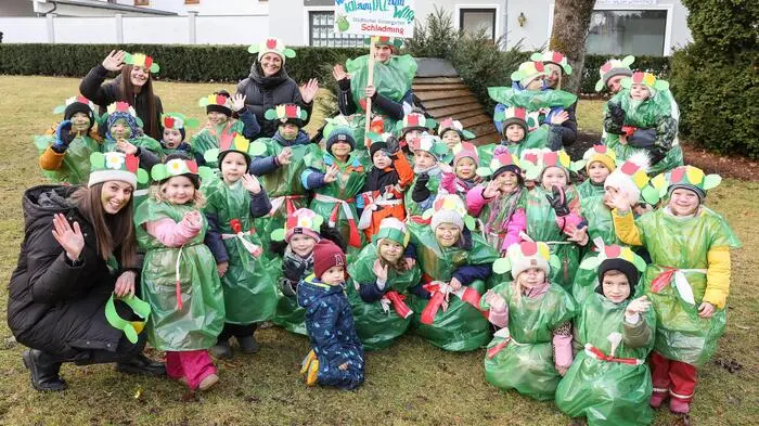 Das Motto dieses Jahr: „Ski- und Wintersport im lustigen Ort mit gesunder Bio-Würze im guten Netz, das gibt a Hetz“, erklärt der Präsident der Faschingsgilde Schladming, Herwig Aichmann. „Wobei es jeder Schule frei gestanden ist, wie sie sich verkleiden wollen.“ Hier im Bild: Städtischer Kindergarten Schladming.