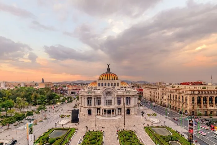 Mexico City. Von prähispanischen Bauwerken bis modernen Meilensteinen wie dem Museum Soumaya – Mexikos Hauptstadt schafft den Spagat zwischen den Jahrhunderten.