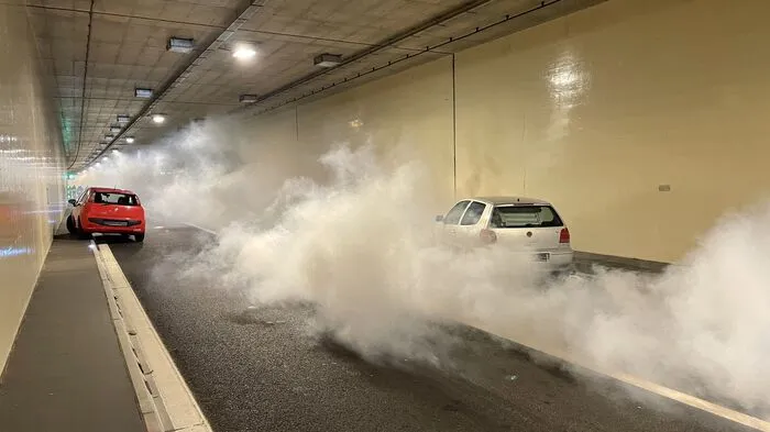 Zwei Pkw krachen im Tunnel zusammen, einer fängt zu brennen an – dieses Szenario wurde in St. Georgen geübt