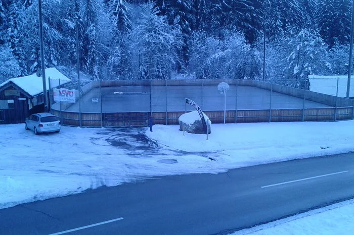In der Gemeinde Arriach ist der Eislaufplatz des SV Arriach tagsüber in Betrieb. Gratis Eislaufen ist aber nur für Einheimische möglich, auswärtige Besucher müssen Eintritt zahlen.