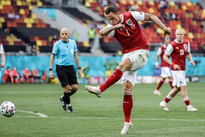 Marko Arnautovic: 3 Nach seiner Sperre kehrte Marko Arnautovic zurück und galt als großer Hoffnungsträger der Österreicher. Nach einem Konter vergab er die beste Chance auf das 2:0. Bei seinem ersten Startelfeinsatz nach sechs Wochen noch nicht in Topform. Noch Luft nach oben.