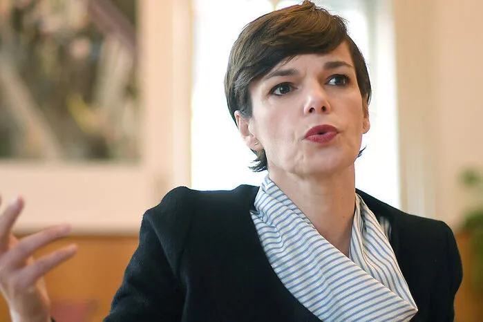 "Weil ich nicht Christian Kern bin." Knapp, aber präzise antwortete die neue SPÖ-Chefin Pamela Rendi-Wagner auf die Frage, warum man ihr glauben soll, das ssie bei der nächsten Wahl noch Parteichefin sein wird.