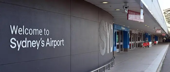 Eingang zum Flughafen Sydney.