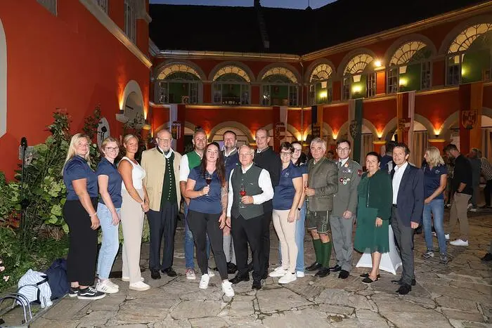Unter den vielen Gästen konnten Obmann Daniel Dunst und Margreth Kortschak-Huber, Bundesrat Herbert Kober, Schlossherr Andreas Bardeau, den Präsidenten des Pferdesportverbandes Herbert Gugganig, Vizebürgermeisterin Sonja Skalnik, LW-Kammerobmann Franz Uller und Kasernenkommandant Oberst Günther Rath begrüßen