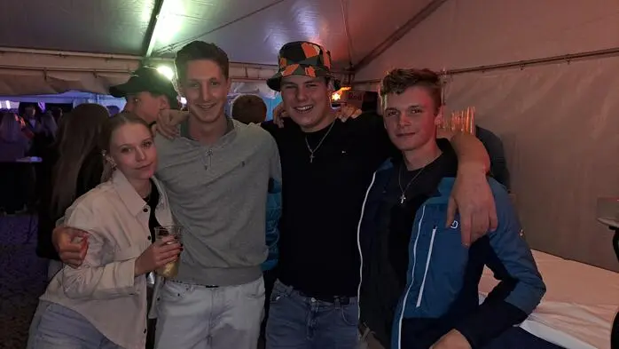 Ausgelassene Stimmung herrschte am Freitagabend bei der Ö3-Party am Hauptplatz in Lienz