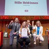 Andreas Hoi, Christian Pichler und Astrid Körner (hinten) jubelten gemeinsam mit der „Stillen Heldin“ Ylvie Hönigsberger