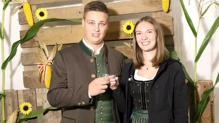 In Feierstimmung zeigt sich dieses Wochenende die Landjugend (LJ) Frauenstein unter Obmann Nico Köfer und Leiterin Laura Meierhofer.