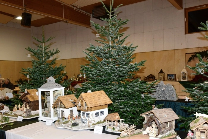 Die Ausstellung kann vom 26. November bis 10. Dezember 2023 von 10 bis 18 Uhr besichtigt werden, am letzten Tag der Ausstellung wird eine Krippe verlost. 