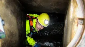 Kanalarbeiter Daniel Lendl hat einen außergewöhnlichen Arbeitsort. 