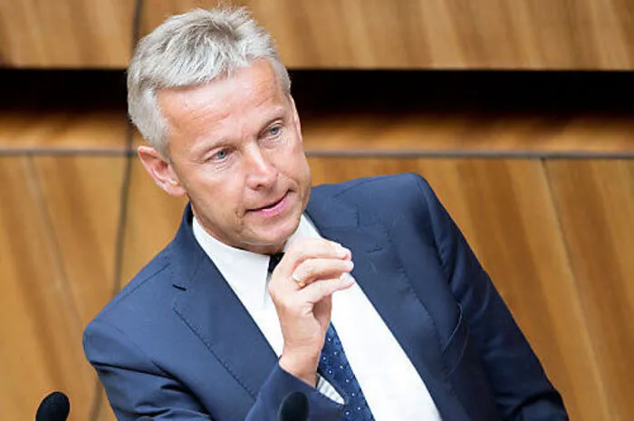 "Als ich in der Steiermark ministriert habe, ist ein Großteil der Frauen noch mit Kopftuch zur Messe gegangen." - ÖVP-Klubchef Reinhold Lopatka ist nur gegen Vollverschleierung.