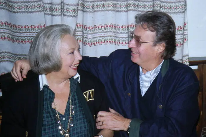 Am 22. September 1952 schloss Peter Alexander mit der Schauspielerin Hildegarde Haagen den Bund der Ehe. Bis zu ihrem Tod 2003 war Hilde nicht von ihm wegzudenken. Danach lebte Alexander zurückgezogen in Grinzing und verschwand aus der Öffentlichkeit.