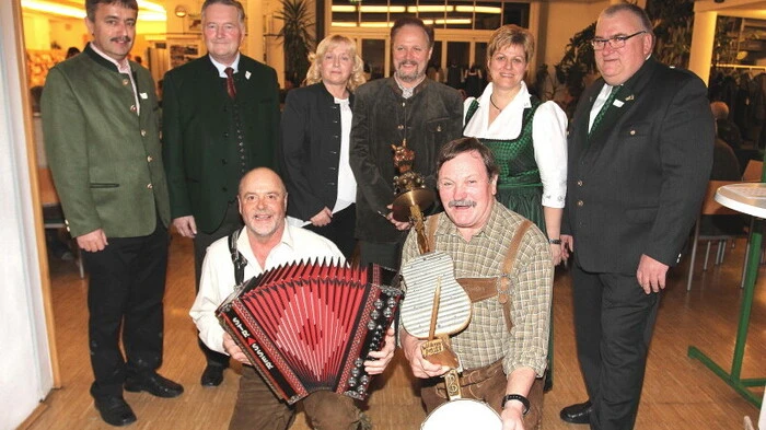 Mit flotter Musik wurde der Ball eröffnet.