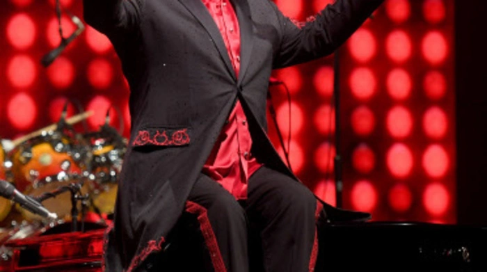 Seine Schüchternheit hat Elton John stets hinter extravaganten Bühnenoutfits, übertriebenen Riesenbrillen und flotten Sprüchen versteckt.