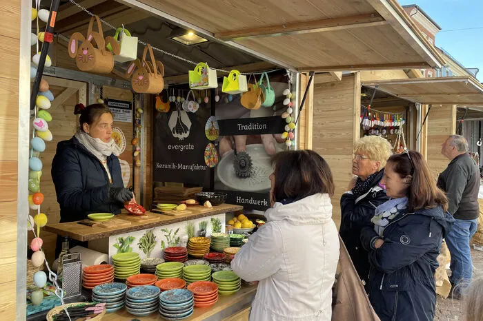 Bis zum Karsamstag, 16. April, (täglich 10 bis 19 Uhr, Karsamstag bis 14 Uhr) stimmt der traditionelle Ostermarkt auf das große Frühlings- und Kirchenfest ein.