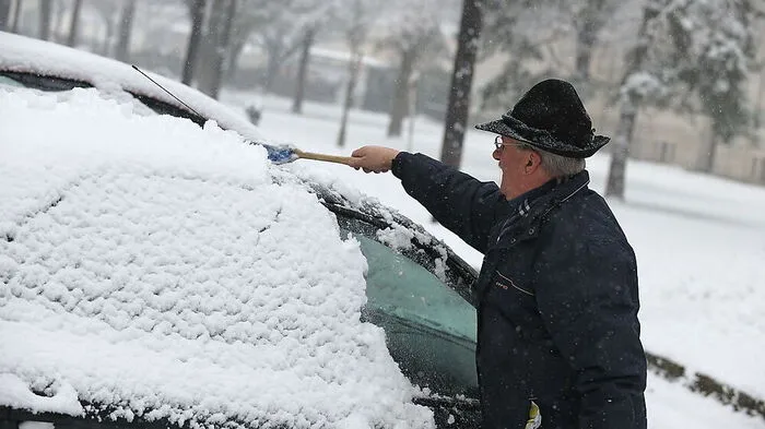 Auto abkehren: Lästige Pflicht im Winter