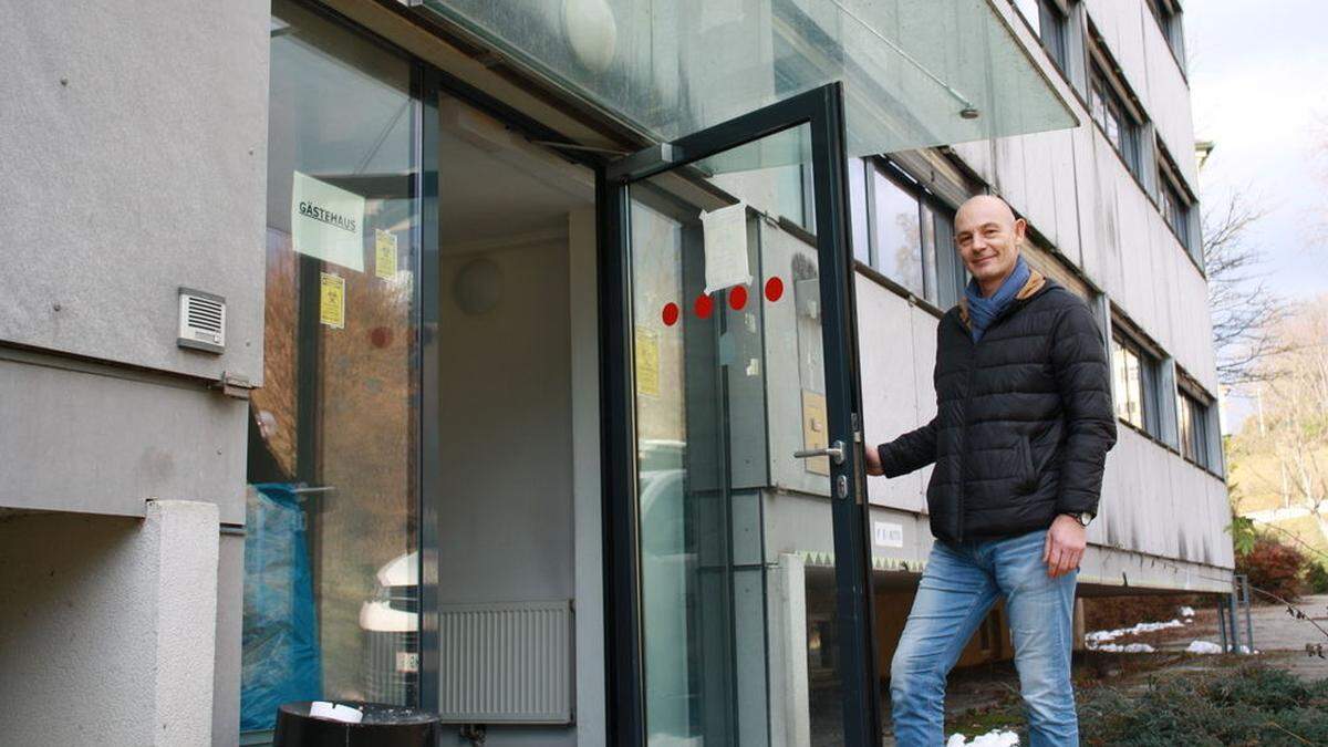 Michael Lintner vor dem einstigen Bildungshaus in Mariatrost. Dieses diente in den letzten Wochen als Quarantänestation