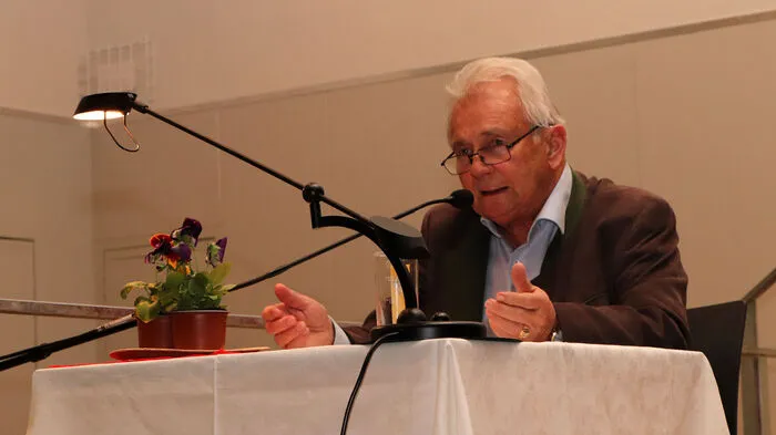 Der Sprecher des Abends, Fritz Sihler, eine bewährte Stimme aus der Klagenfurter Eishalle, meinte: „Dies war ein Kärntner Abend, wie man ihn nur noch selten findet!"