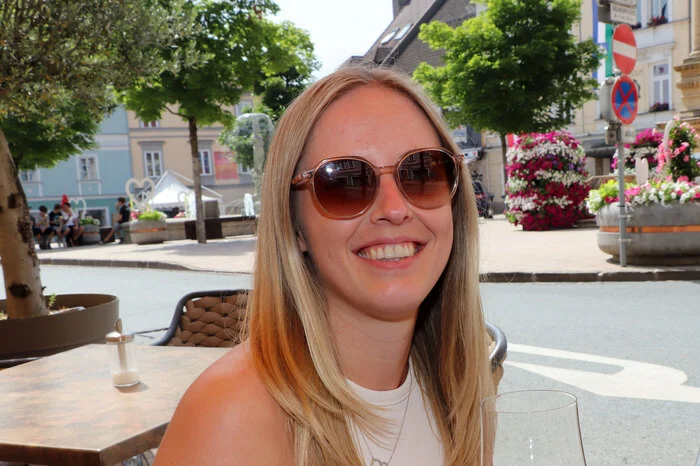 "Die Höhe variiert" Anja Vielgut, Feldkirchen: Ich gebe immer gerne Trinkgeld, jedoch variiert situationsbezogen die Höhe. Diese hängt bei mir von unterschiedlichen Faktoren ab: Ich muss mich im Lokal oder Restaurant wohlfühlen und willkommen sein. Und das Personal sollte außerdem freundlich und zuvorkommend sein.