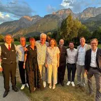 Das Team des Dolomitengolf Hotel & Spa in Lavant beim 20. Präsidentencup am vergangenen Wochenende (von links): Clubhaus-Serviceleiter René mit seinen Eltern Peter und Conny Wibmer (Resortleiter), das Gründer-Ehepaar Werner und Karin Hamacher, Clubhaus-Küchenchef Romed Steiner, Turnierleiter Lukas Bernsteiner sowie die Juniorchefs Peter und Alexander Hamacher