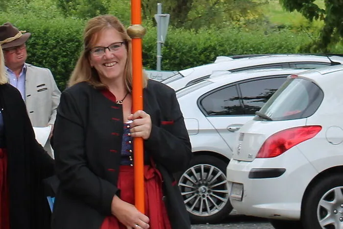 „Als Mutter zweier schulpflichtiger Kinder fühle ich mich zu wenig vorbereitet auf den Lockdown“, erzählt Kunigunde Pöcheim vom Kienberg. Sie vermisst einen informellen Elternabend sowie den längst fälligen Internetausbau auf dem Berg, der sie und ihren Kindern bereits im Frühjahr einige Herausforderungen bescherte. „Ich habe Respekt vor Corona, aber wir müssen lernen, damit zu leben“, blickt die fünffache Mutter optimistisch in die Zukunft.
