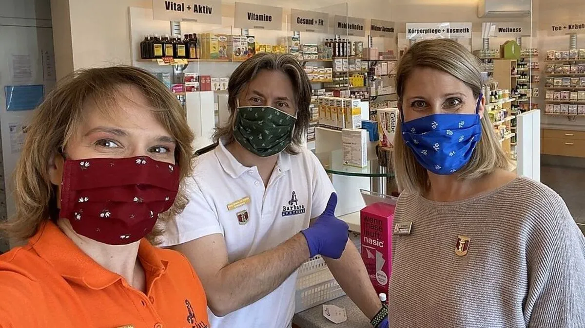 Martin Korsatko (Mitte) bedankt sich für die gute Zusammenarbeit in Bärnbach