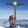 Sepp Leyrer beim Gipfelkreuz des Goldecks