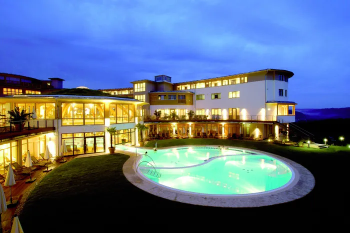 Sechs Pools mit Süß-, Meer- und Thermalwasser laden zum Entspannen ein.