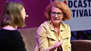 Nicole Siller im Gespräch mit Martina Marx: Diese Episode von „Ist das gesund?“ wurde live vor Publikum aufgezeichnet.