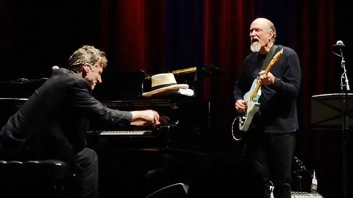 Jon Cleary am Klavier, John Scofield an der Gitarre