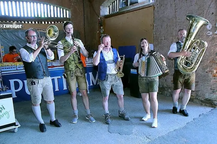 Für Musik und beste Stimmung sorgten die Gruppen „Lipiklang“ und „Alpenland Power“.