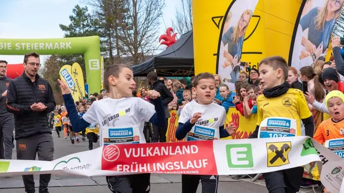 Beim heurigen Vulkanland-Frühlingslauf zeigten alle Altersgruppen bei frühlingshaftem Wetter ihren Laufenthusiasmus. Dabei ging es oft knapp zu