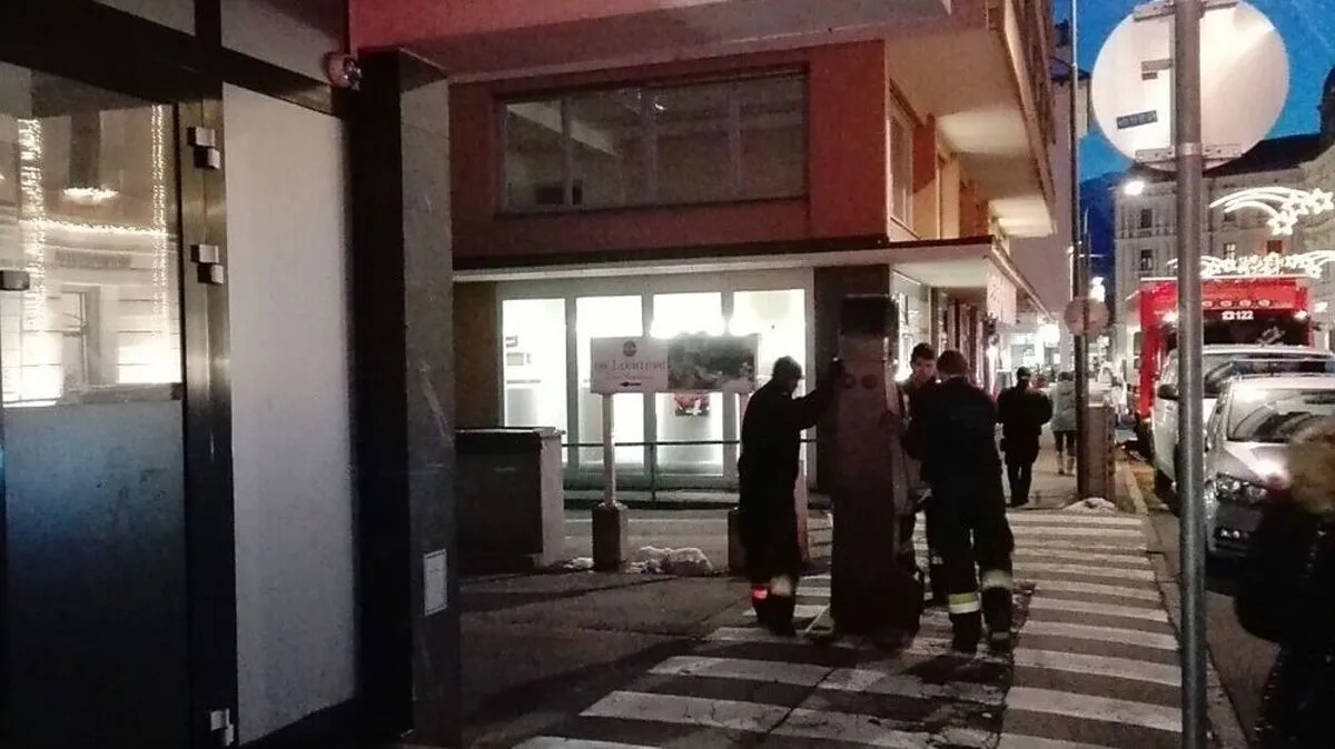 In den Abendstunden wurden die beschlagnahmten Automaten abtransportiert