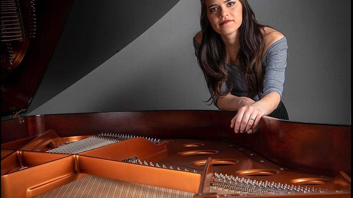 Die feinsinnige brasilianische Pianistin Eloá Gonçalves beehrt am 14. Juli mit ihrem Trio den Generalihof