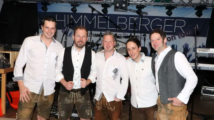 Für Stim­mung und Musik sor­gten an die­sem Abend „Die Him­mel­ber­ger“, am Foto von links: Markus Stampfer, Horst Kofler, Andreas Konrad, Eric Zwischenberger und Gotthard Ebner. 