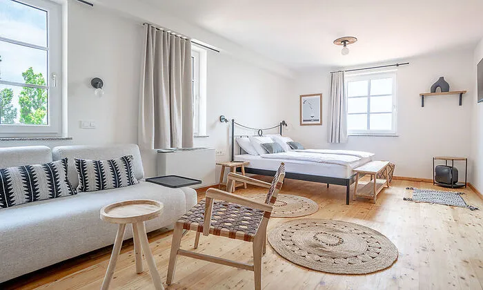 Skandinavische Leichtigkeit in den Zimmern des Sibon Wine & Spa